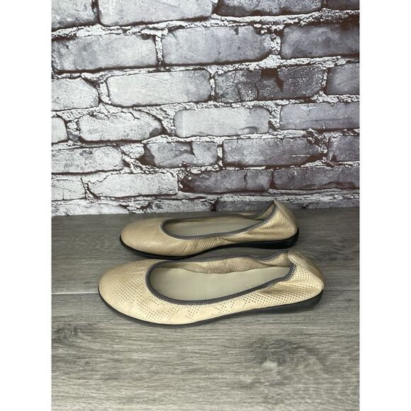 Studio Flexx Beige Leather Perforated Comfort Flats Shoes Women Sz 9M US/40.5EU - Picture 15 of 16